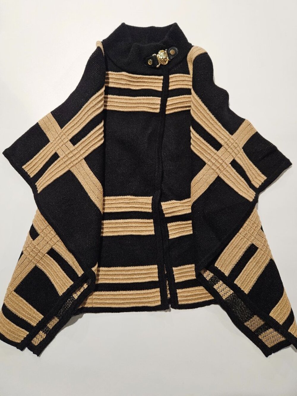 Anne Klein Plaid Knit Cape Poncho Sweater Lion Clasp Black Tan Size M